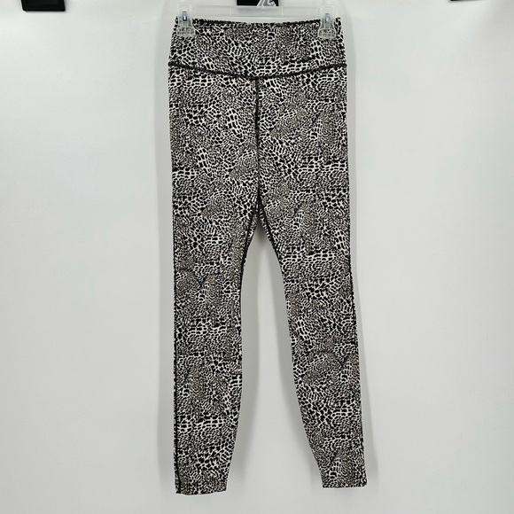 Nike One Dri-Fit Tight Fit MidRise Leopard Print 7/8 Leggings Women’s Size Small - Picture 1 of 10